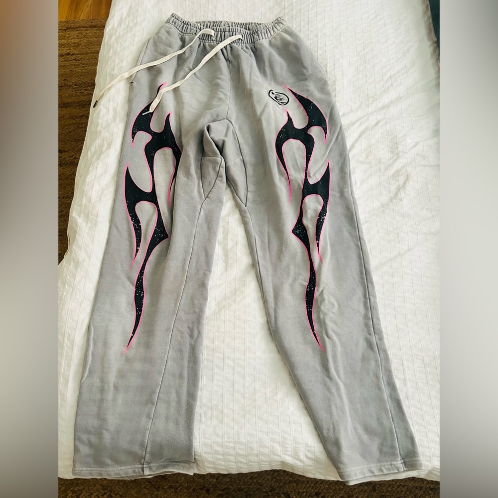 Hellstar Future Gray Sweatpants with Black and Pink Flame Design men’s large